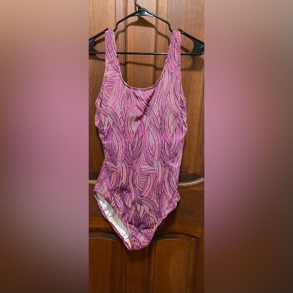 L.L. Bean women’s 20 W plus size one piece swimsuit. UPF 50 . Purple, orange